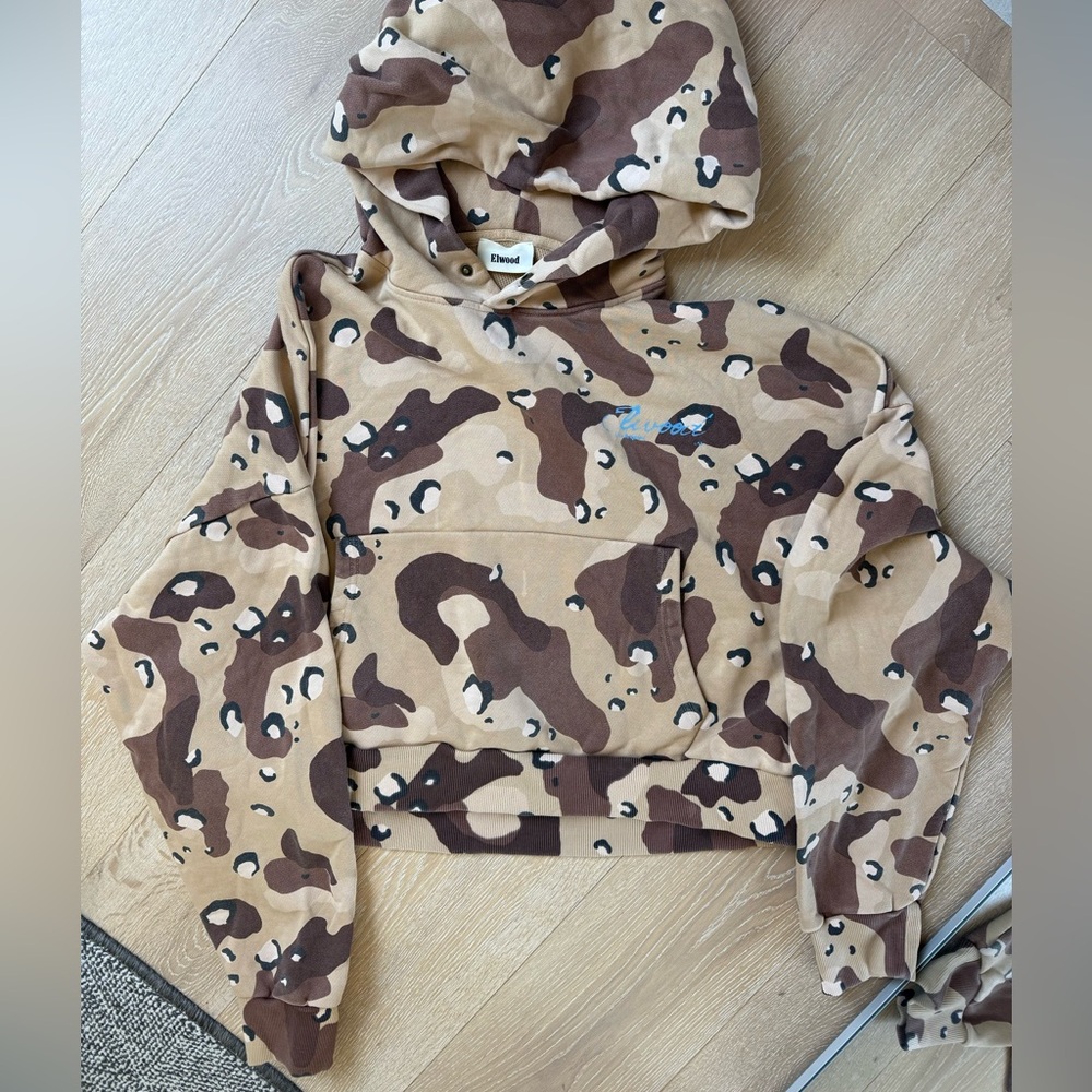 Elwood camo rectangle hoodie size medium